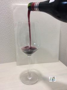 綺麗なグラスに注ぐビーニャ・レアル　クリアンサ　2012