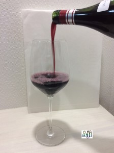 綺麗なグラスに注ぐビーニャ・レアル　クリアンサ　2012